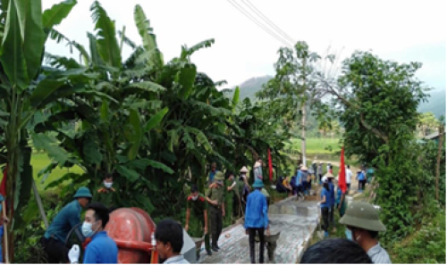 Nhân dân xã Đồng Tâm, huyện Bắc Quang ra quân làm đường bê tông nông thôn