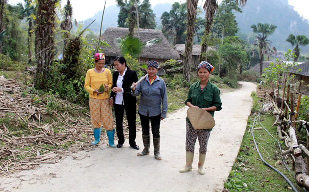 Niềm vui khi có những tuyến đường mới của nhân dân thôn Bản Loan, xã Yên Định.