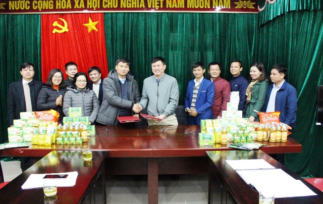 Lãnh đạo Văn phòng điều phối NTM 2 tỉnh Hà Giang – Hòa Bình ký biên bản ghi nhớ về triển khai chương trình xây dựng NTM và chương trình Mỗi xã một sản phẩm (OCOP)