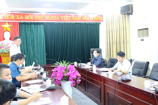 Đồng chí Nguyễn Ngọc Sơn - Phó Chánh Văn phòng Điều phối NTM tỉnh (Đứng) phát biểu tại buổi làm việc