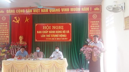 Đồng chí Nguyễn Ngọc Sơn phát biểu tại Hội nghị BCH Đảng bộ xã Yên Thành, huyện Quang Bình.