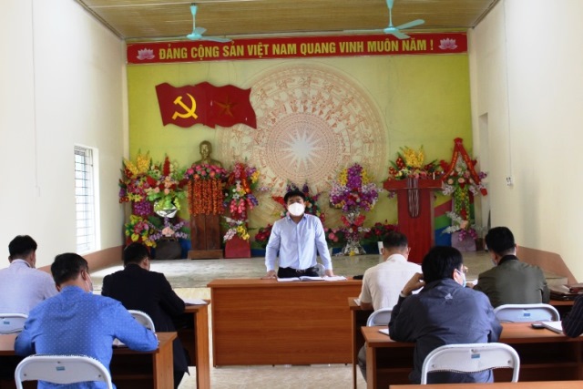 Đ/c Đỗ Tấn Sơn - Chánh Văn phòng điều phối NTM tỉnh làm việc tại xã Liên Hiệp, huyện Bắc Quang